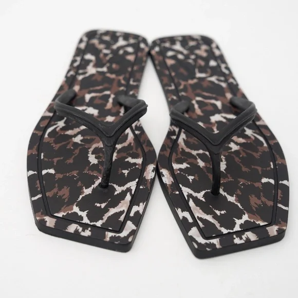 Veronica Beard - Analee Flat Thong Sandals - Picture 9 of 9